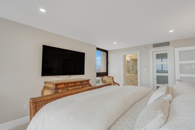 Building Photo - 5380 N Ocean Dr
