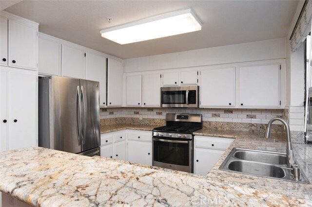 Building Photo - 2930 Montrose Ave