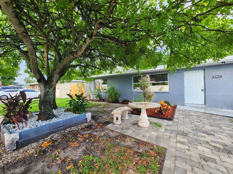 Building Photo - 5311 5th St Ct W