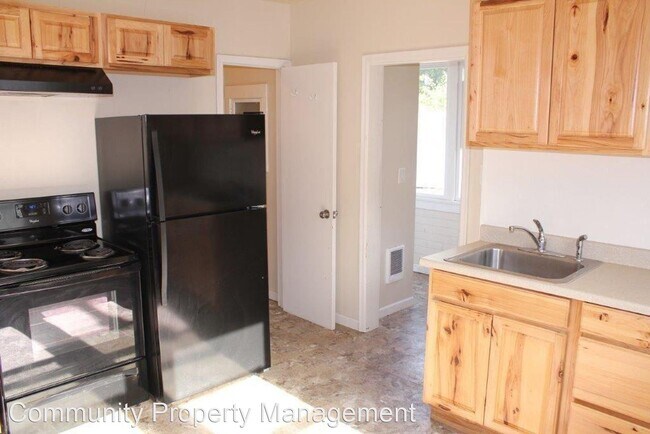 Building Photo - 453 W Marine Dr