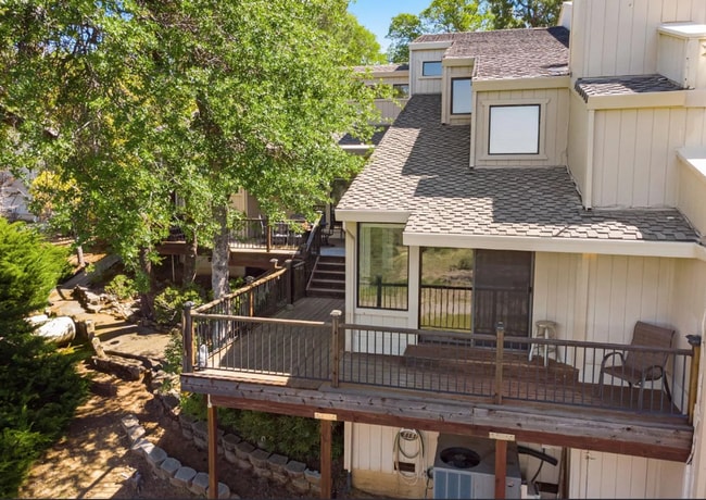 Building Photo - 6175 View Ridge Dr