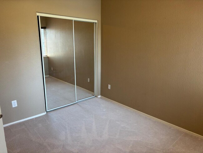 Building Photo - 7401 W Arrowhead Clubhouse Dr
