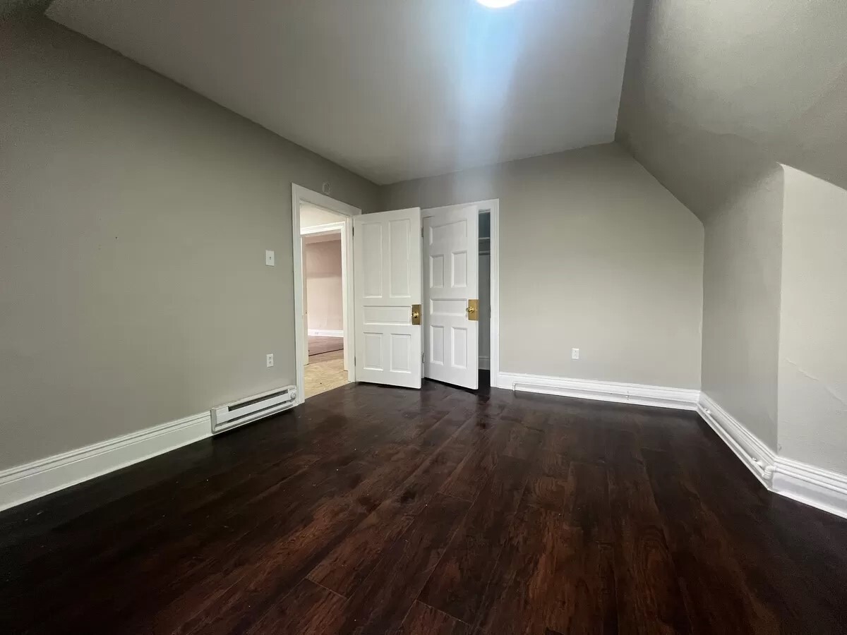 Bedrooom 1 - 1749 Crafton Blvd