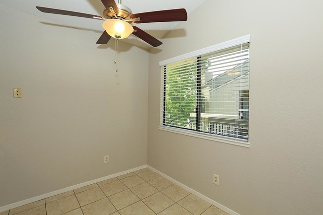 Building Photo - Edgewater Condominiums
