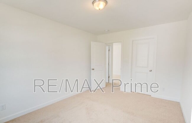 Building Photo - 2413 Trafton Pl