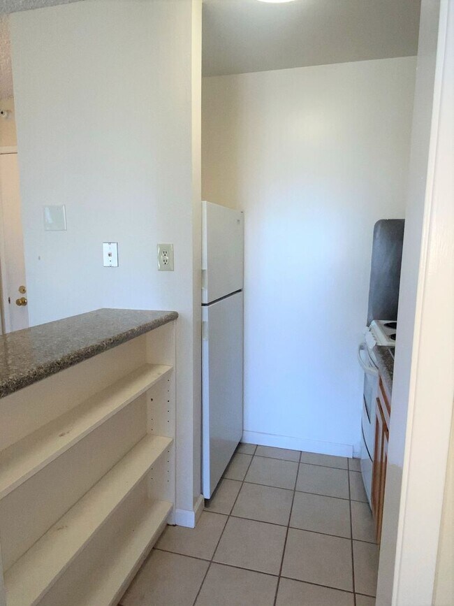 Building Photo - View of the Bay, Studio Condo Available No...