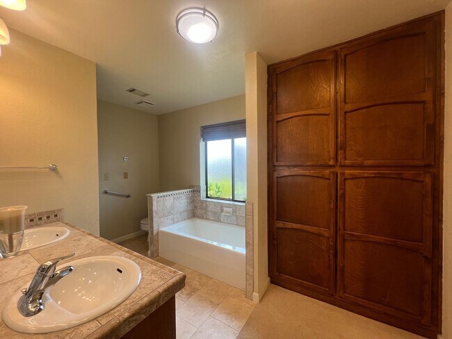 Building Photo - 4303 Horseman Ln