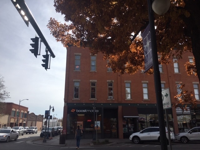 Building on Lincoln and 4th Streets - 365 Lincoln N Ave