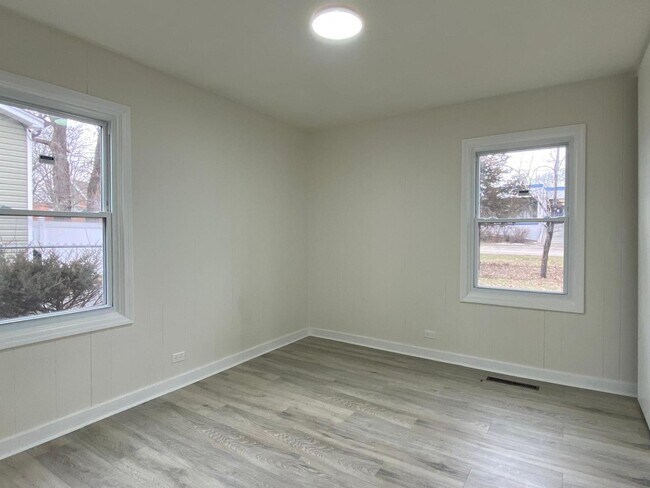 Building Photo - 4 E Pine St