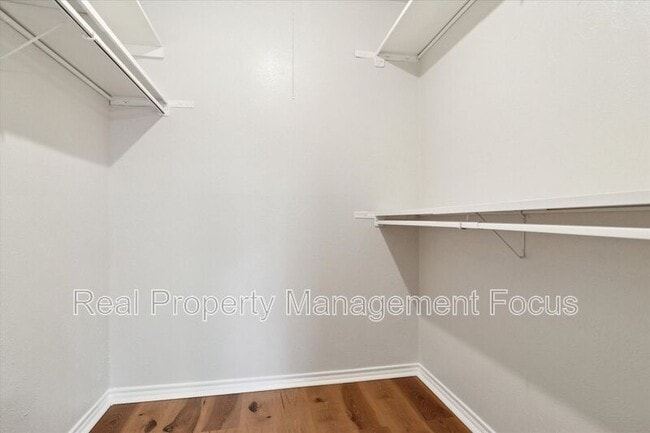 Building Photo - 511 Cumberland Dr