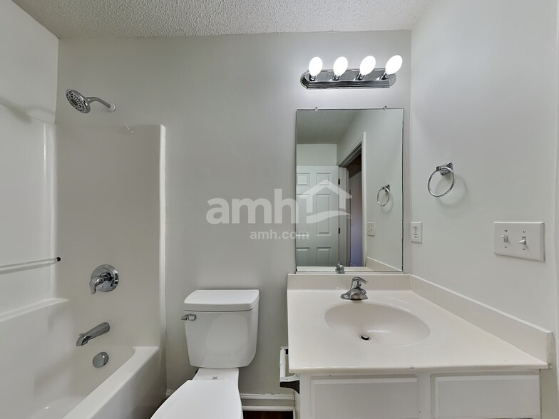 Building Photo - 5 Black Haw Ct