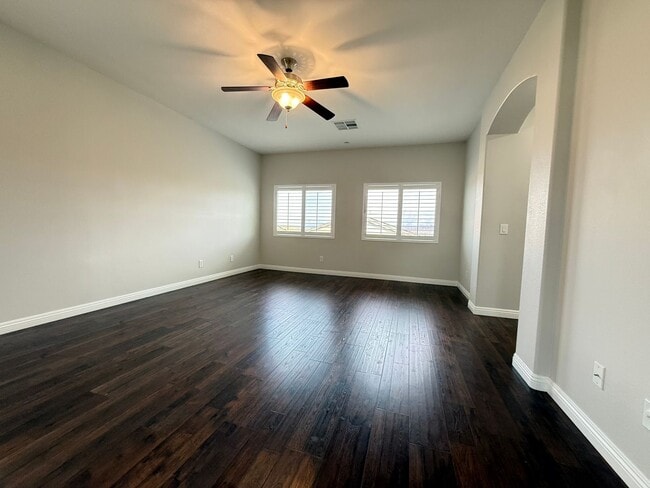 Building Photo - 132 Dunblane St