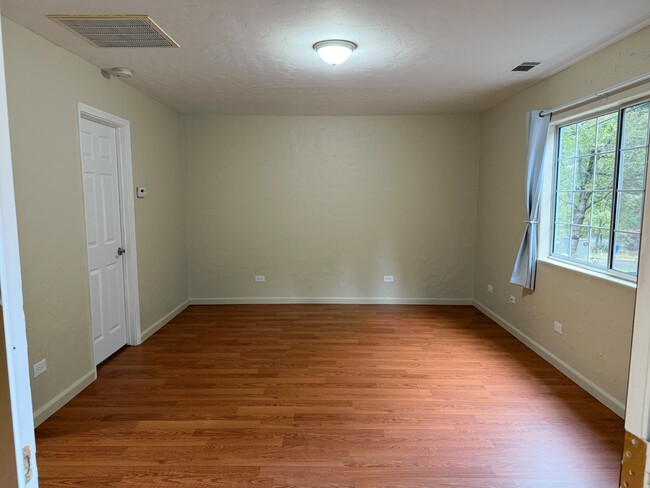 Building Photo - 5542 Gilmore Rd