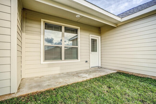 Building Photo - 3719 McCrary Falls Wy