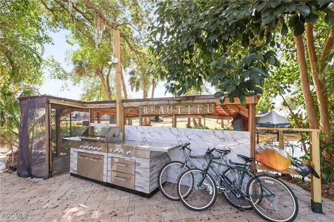 Building Photo - 13529 Island Rd