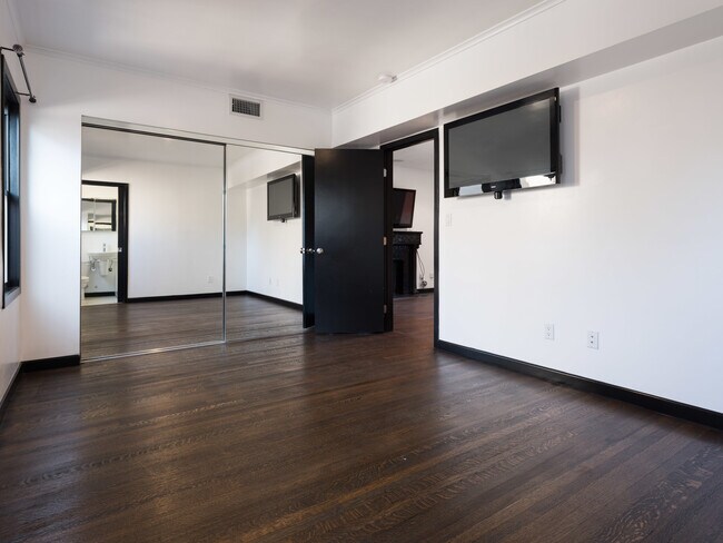 Building Photo - 1253 N Genesee Ave