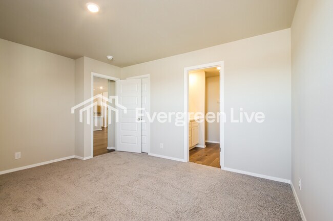 Building Photo - 1002 W Lawton Rd