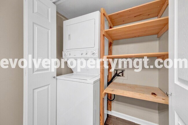 Building Photo - 1170 Simmonsridge Dr