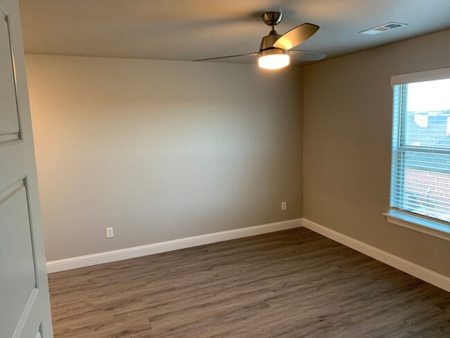 Building Photo - Executive Townhome in Bentonville