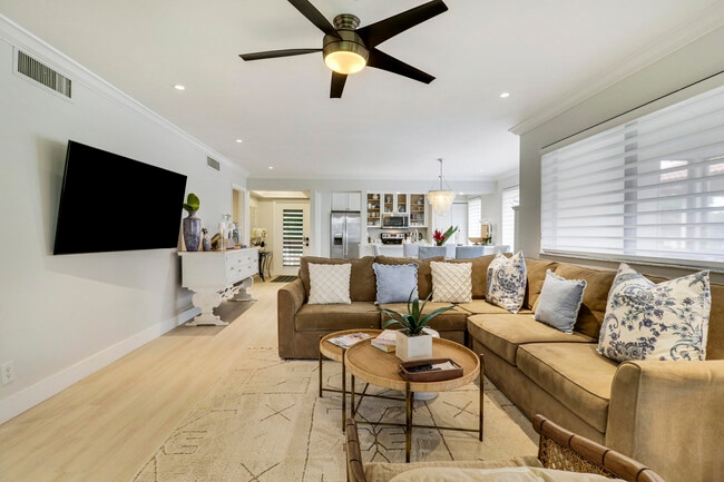 Building Photo - 438 Brackenwood Ln S