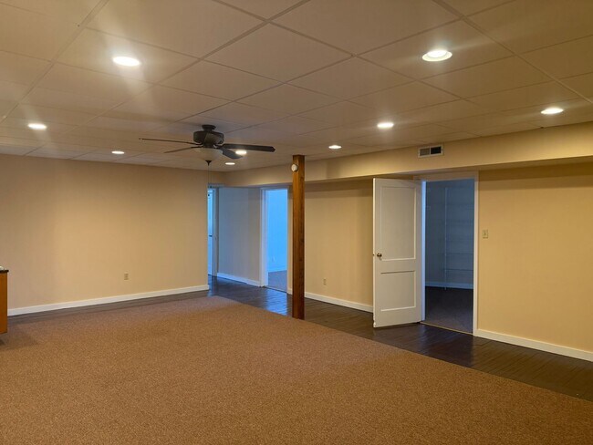 Building Photo - Large Apartment Above Commercial Building