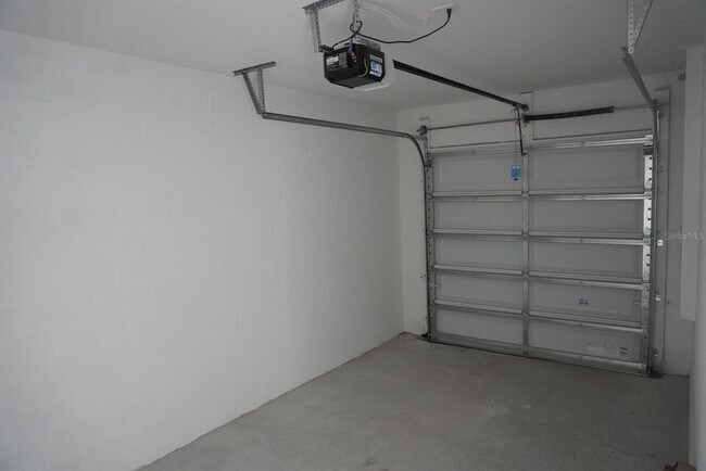 Building Photo - 2975 Maloof Dr