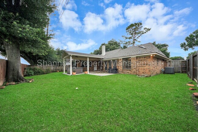 Building Photo - 15818 Sweetwater Creek Dr