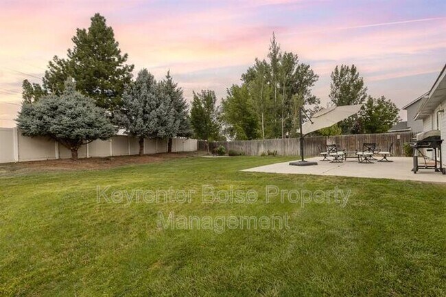 Building Photo - 879 N Traquair Pl