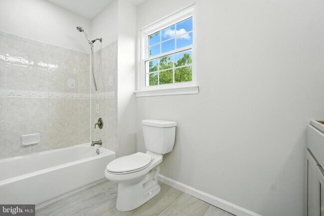 Building Photo - 4739 Bates Dr