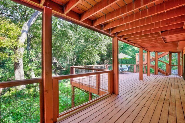 Building Photo - 3406 Westside Cove