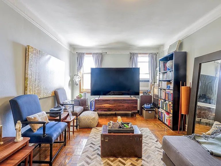 Building Photo - 41-16 47th Ave