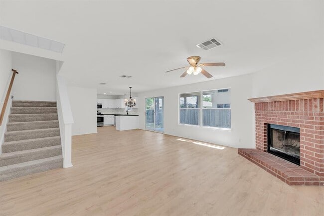 Building Photo - 104 Presidio Dr