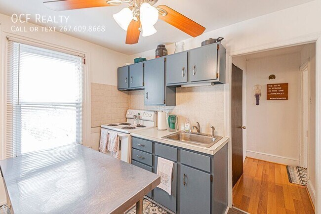 Building Photo - 330 W 3rd Ave