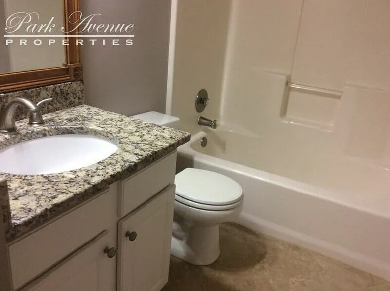 Building Photo - Room in House on Evanston Ct