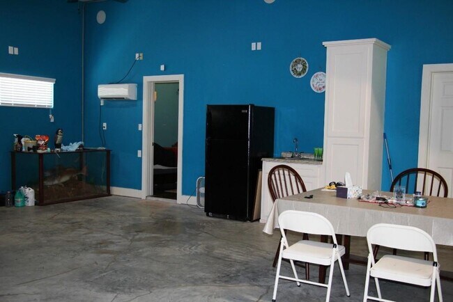 Building Photo - 3814 Tri City Beach Rd