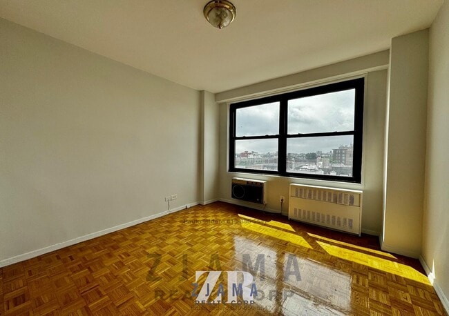 Building Photo - 160 Parkside Ave