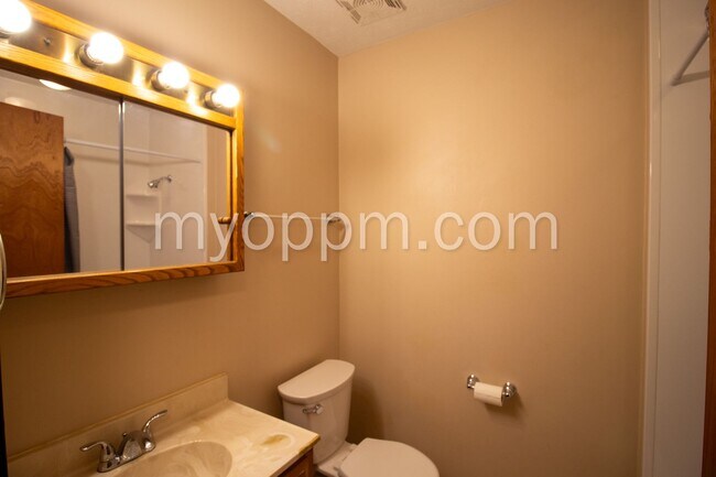 Building Photo - Spacious Omaha Home