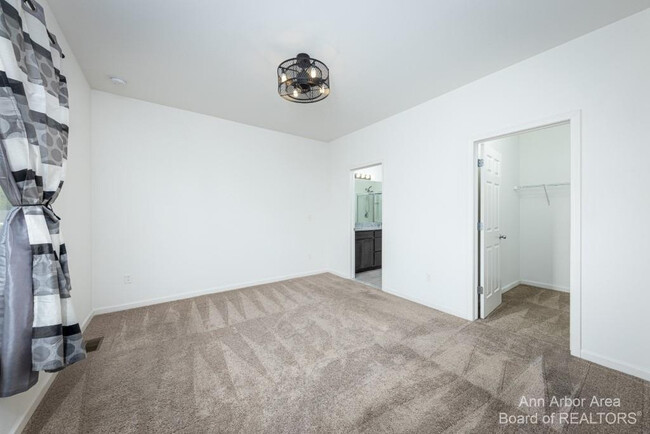 Building Photo - 8389 Ardmoor Dr