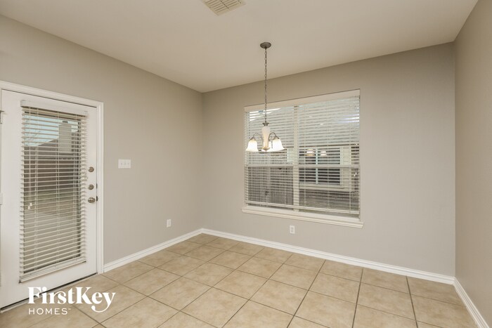 Building Photo - 1339 Lake Forest Dr