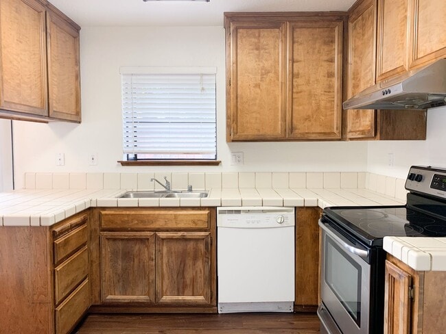 Building Photo - Charming 3 Bedroom 2 Bath Home in the Pock...