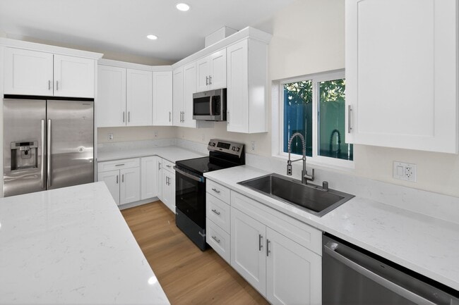 Building Photo - 8090 Flanders Dr