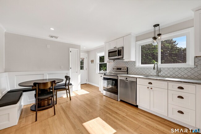 Building Photo - 443 Savage Hill Rd