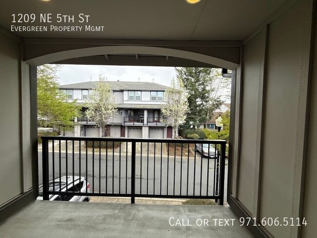 Building Photo - 1209 NE 5th St