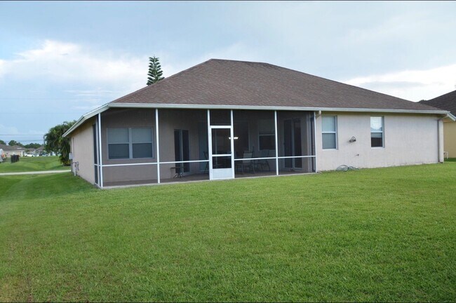 Building Photo - 5776 NW Eskimo Cir