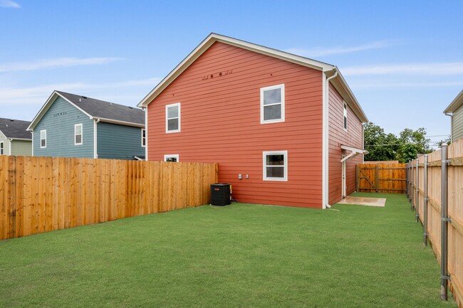 Building Photo - Modern Townhome for Rent – Modern Living at Its Best!