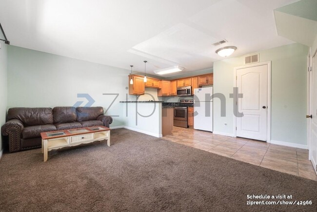 Building Photo - 221 Westlake Dr