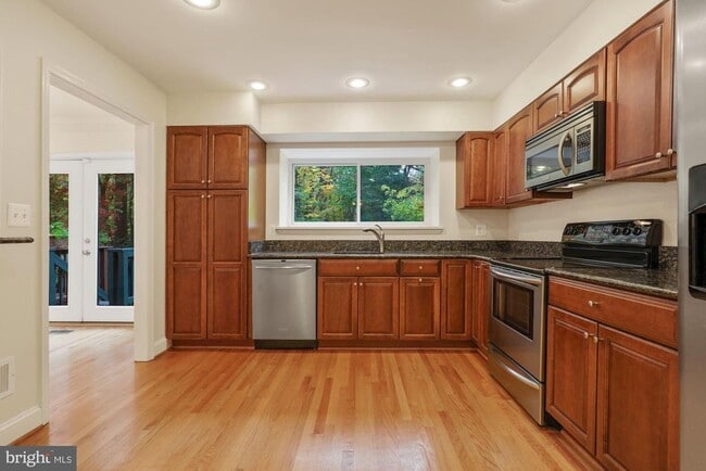 Building Photo - 2057 Golf Course Dr