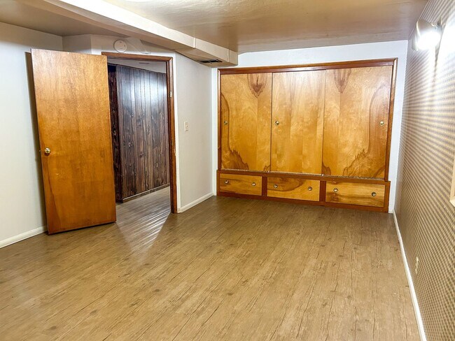 Building Photo - 1550 Corina Dr SE