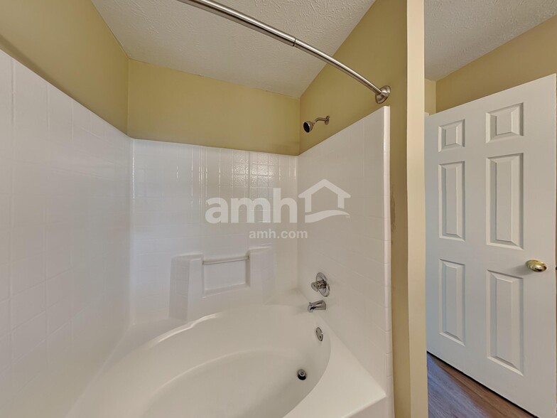 Building Photo - 11933 Titania Cir