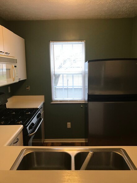Stainless steel appliances included - stove, refrigerator, dishwasher &amp; microwave - 206 Macfalls Way